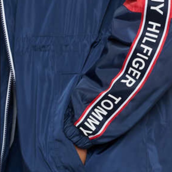 SOLD!!🎉 HOST PICK!🤗Tommy Hilfiger Windbreaker - Picture 4 of 12
